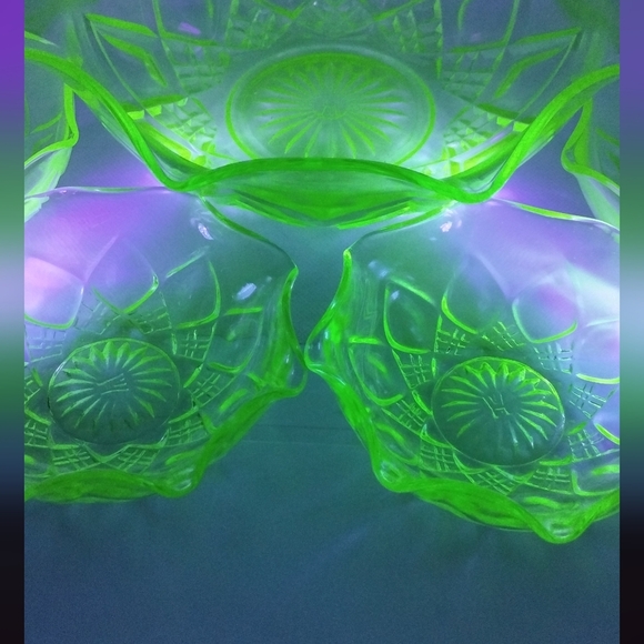 Vtg. Hazel Atlas Uranium Glass Diamond Arches Fruit Bowl With‎ 6 Berry Bowls - Picture 3 of 12